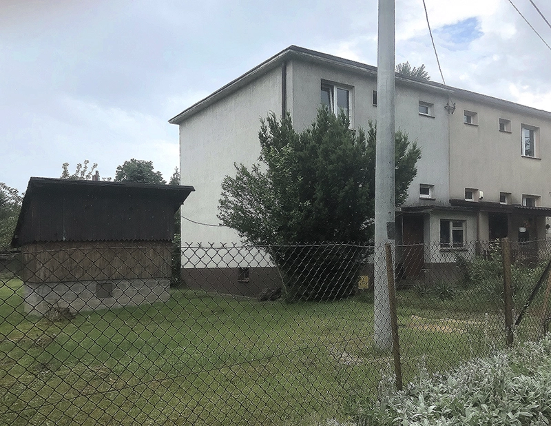 Kostka z lat 70. przed przebudową – widok frontu budynku.